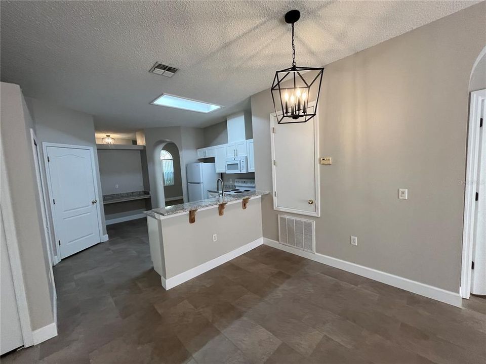 For Rent: $2,367 (4 beds, 2 baths, 1710 Square Feet)