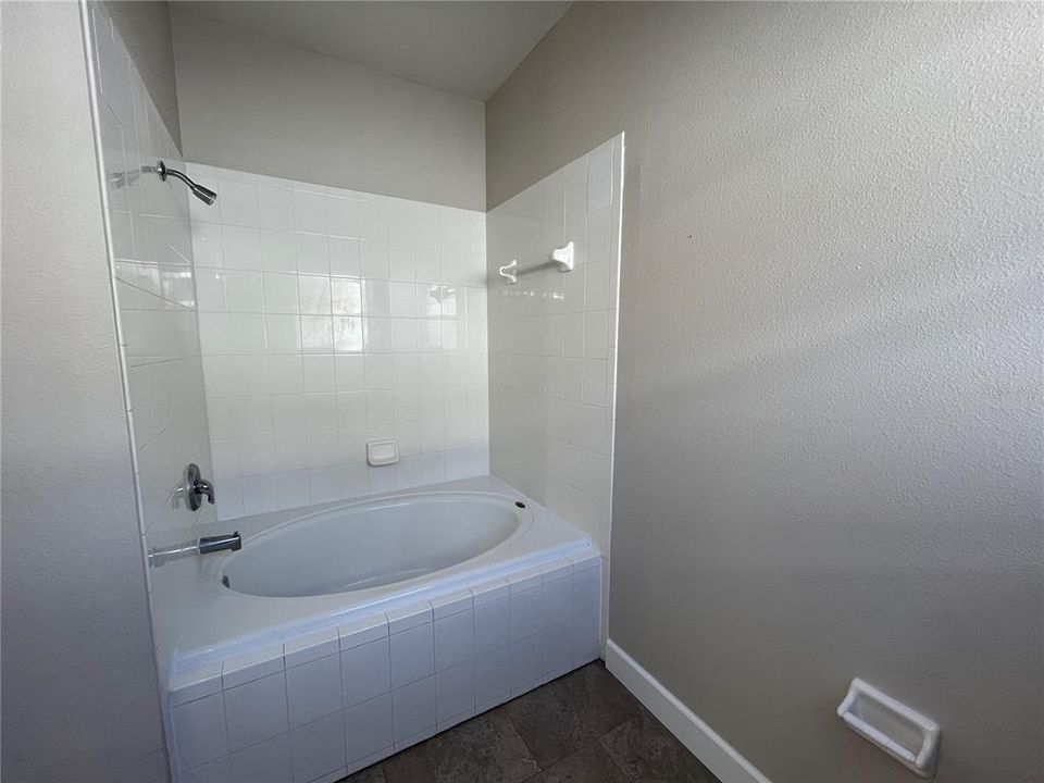 For Rent: $2,367 (4 beds, 2 baths, 1710 Square Feet)
