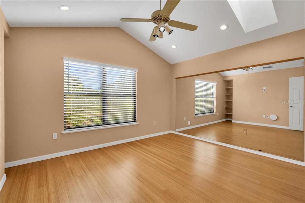 For Sale: $1,300,000 (6 beds, 4 baths, 4468 Square Feet)