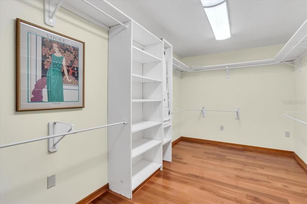 For Sale: $1,300,000 (6 beds, 4 baths, 4468 Square Feet)