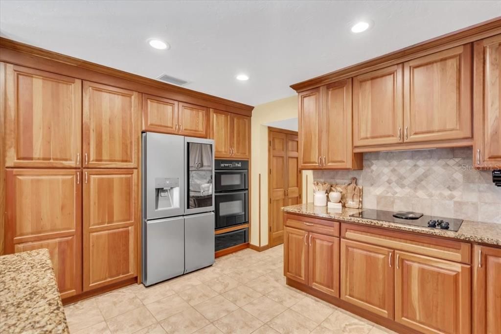 For Sale: $1,300,000 (6 beds, 4 baths, 4468 Square Feet)