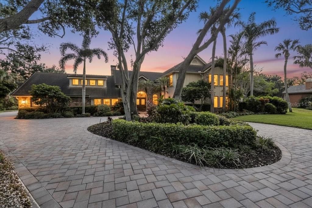 For Sale: $1,300,000 (6 beds, 4 baths, 4468 Square Feet)