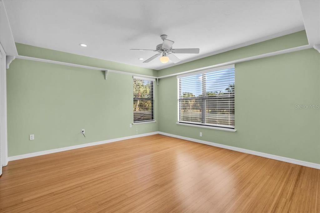 For Sale: $1,300,000 (6 beds, 4 baths, 4468 Square Feet)