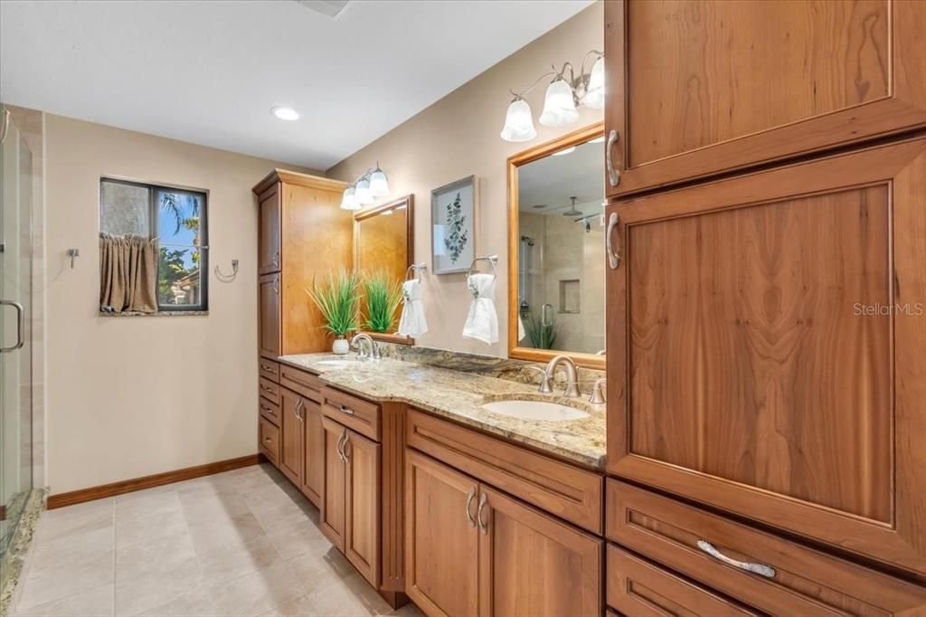 For Sale: $1,300,000 (6 beds, 4 baths, 4468 Square Feet)