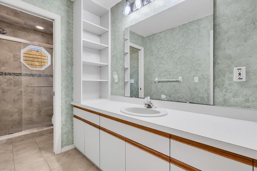 For Sale: $1,300,000 (6 beds, 4 baths, 4468 Square Feet)