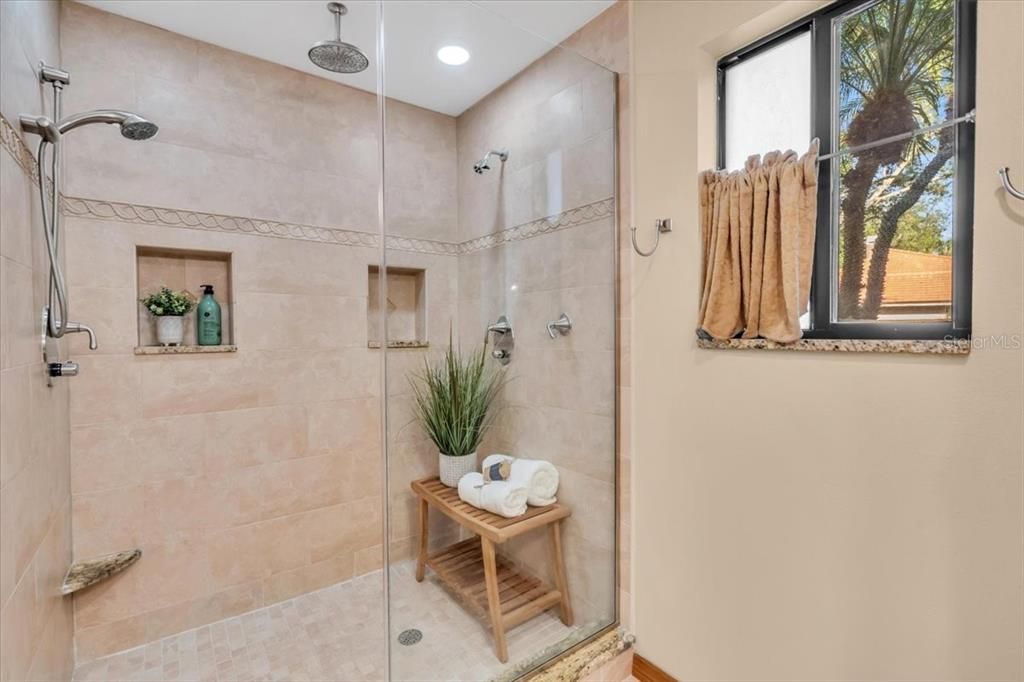 For Sale: $1,300,000 (6 beds, 4 baths, 4468 Square Feet)