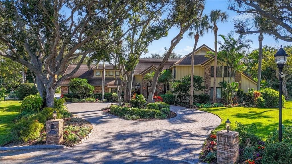 For Sale: $1,300,000 (6 beds, 4 baths, 4468 Square Feet)