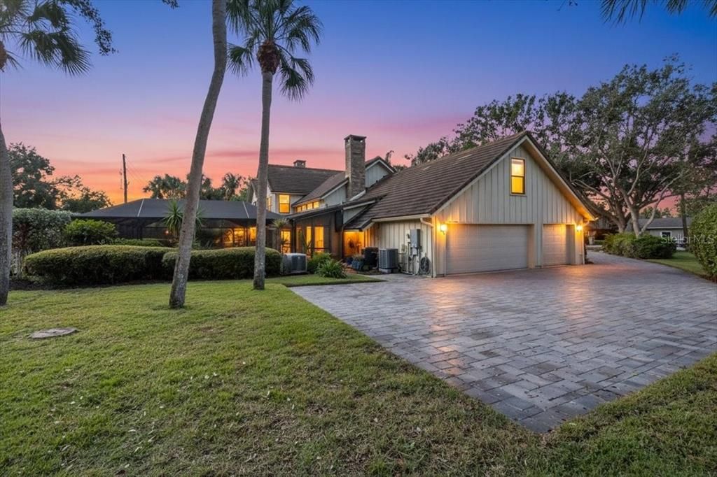 For Sale: $1,300,000 (6 beds, 4 baths, 4468 Square Feet)