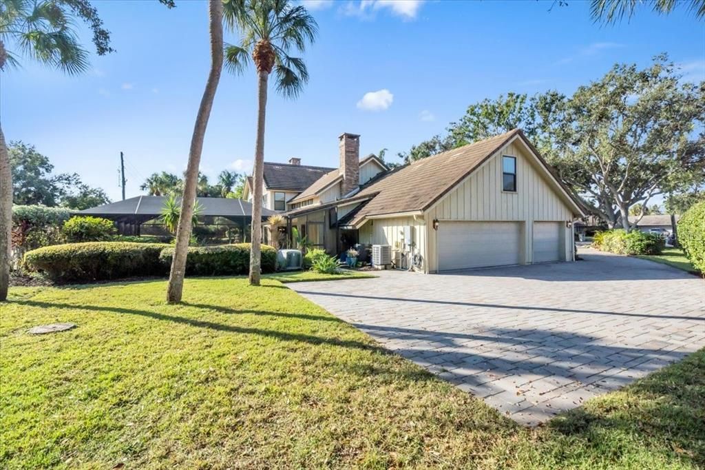 For Sale: $1,300,000 (6 beds, 4 baths, 4468 Square Feet)