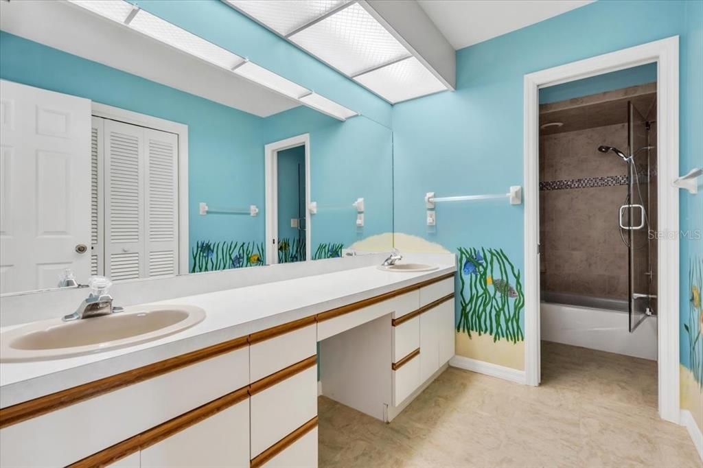 For Sale: $1,300,000 (6 beds, 4 baths, 4468 Square Feet)