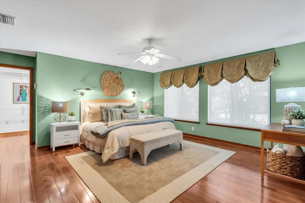 For Sale: $1,300,000 (6 beds, 4 baths, 4468 Square Feet)