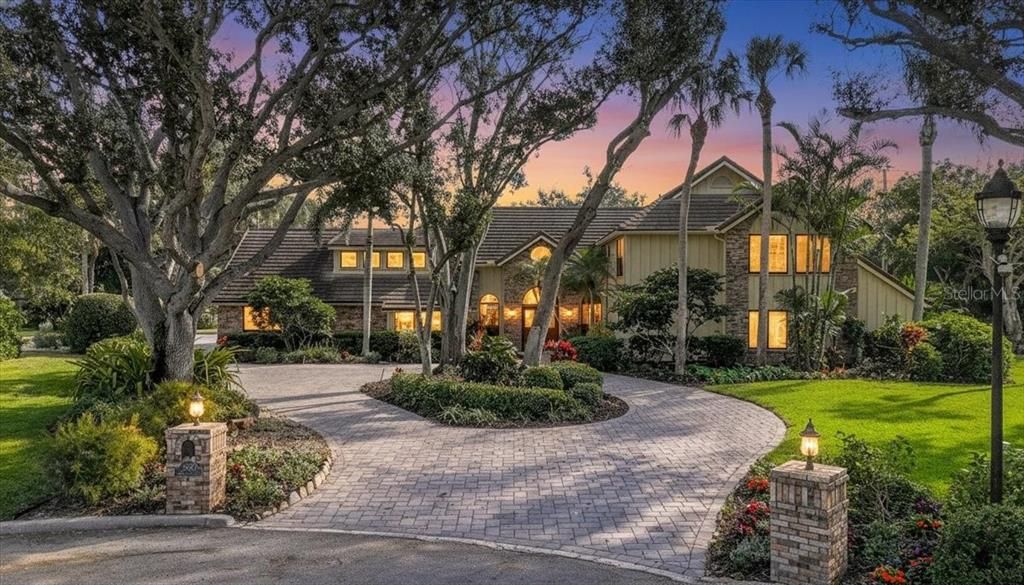 For Sale: $1,300,000 (6 beds, 4 baths, 4468 Square Feet)