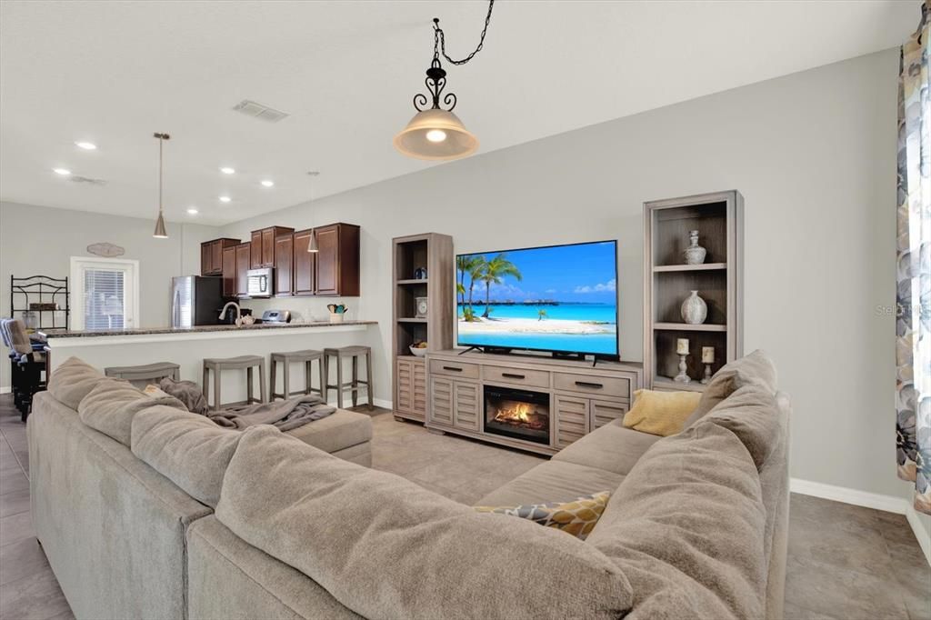 На продажу: $350,000 (3 спален, 2 ванн, 1615 Квадратных фут)