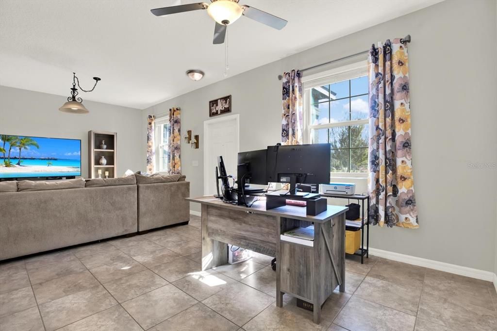 На продажу: $350,000 (3 спален, 2 ванн, 1615 Квадратных фут)