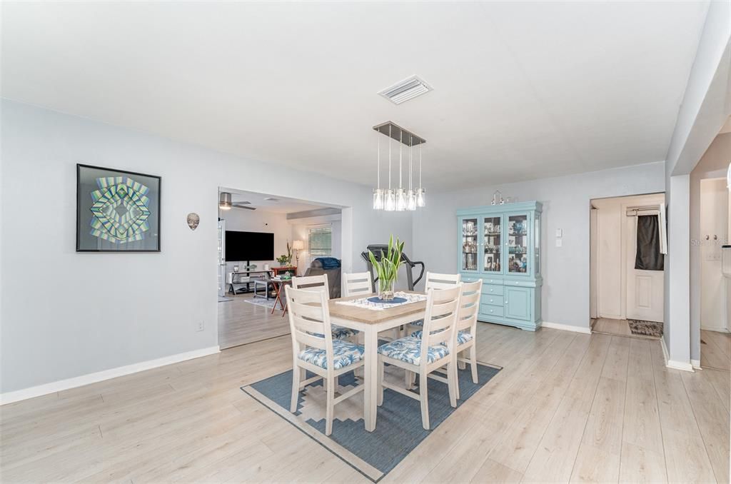 待售: $435,000 (4 贝兹, 3 浴室, 2234 平方英尺)