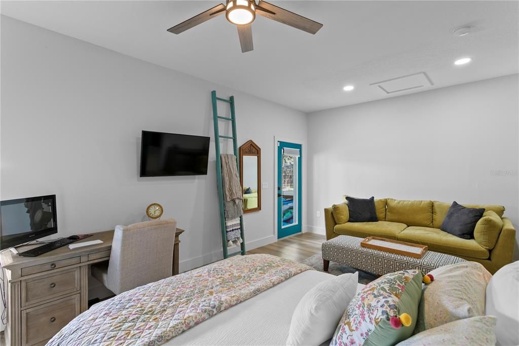 Active With Contract: $5,500 (4 beds, 3 baths, 3014 Square Feet)