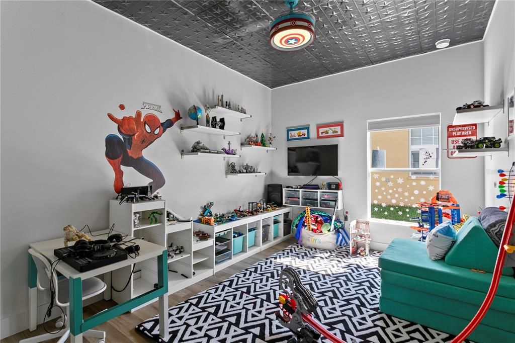 Active With Contract: $5,500 (4 beds, 3 baths, 3014 Square Feet)