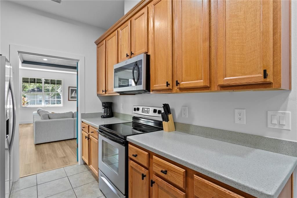 Active With Contract: $5,500 (4 beds, 3 baths, 3014 Square Feet)