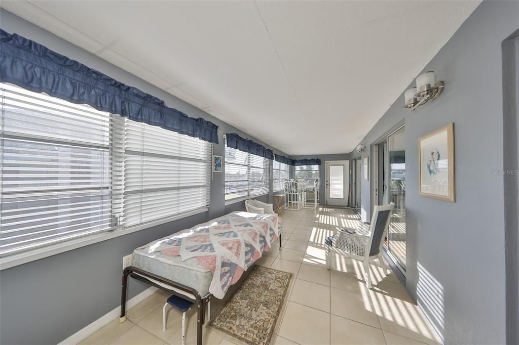 For Sale: $140,000 (2 beds, 2 baths, 1104 Square Feet)