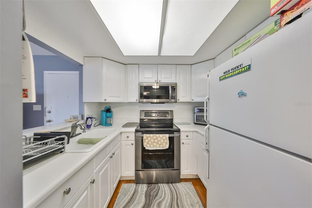 For Sale: $140,000 (2 beds, 2 baths, 1104 Square Feet)