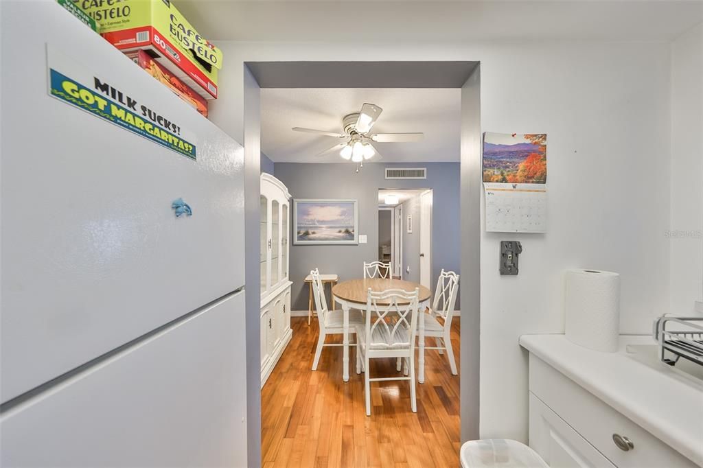 For Sale: $140,000 (2 beds, 2 baths, 1104 Square Feet)