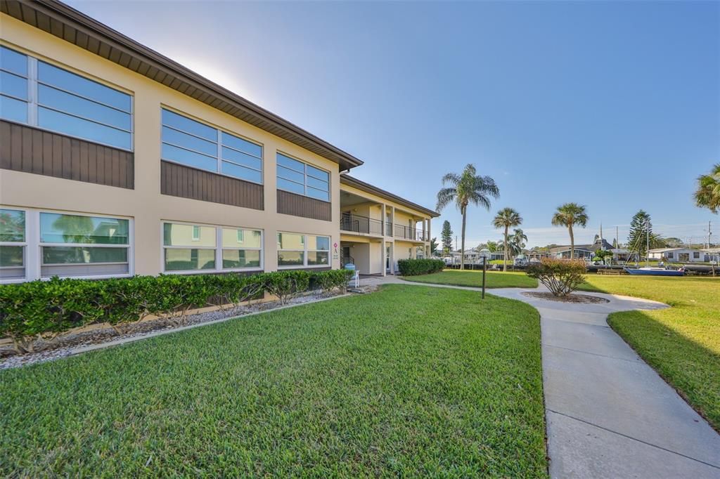 For Sale: $140,000 (2 beds, 2 baths, 1104 Square Feet)