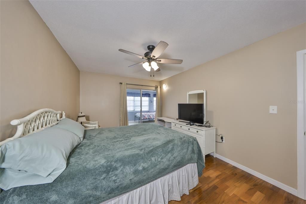 For Sale: $140,000 (2 beds, 2 baths, 1104 Square Feet)