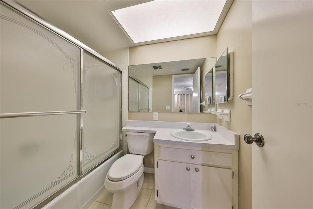 For Sale: $140,000 (2 beds, 2 baths, 1104 Square Feet)