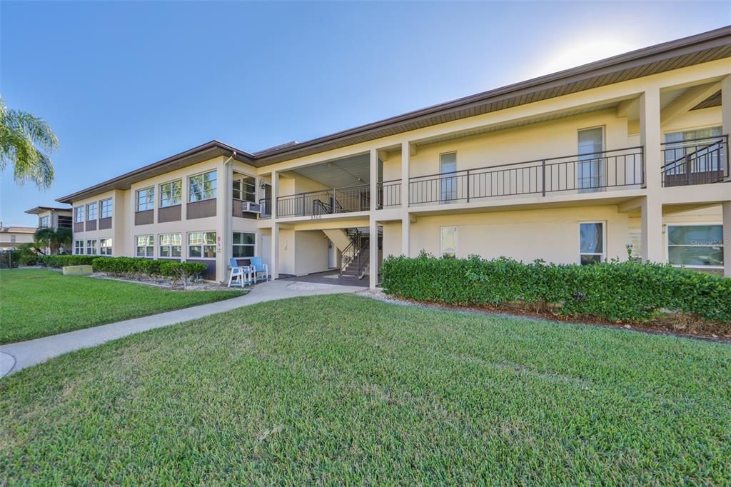 For Sale: $140,000 (2 beds, 2 baths, 1104 Square Feet)