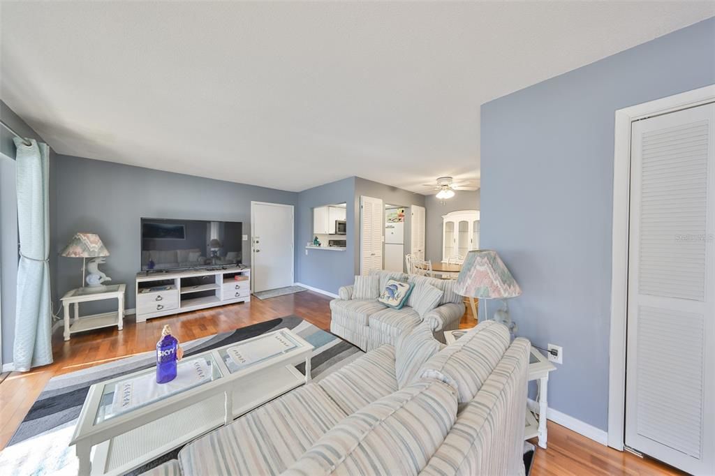 For Sale: $140,000 (2 beds, 2 baths, 1104 Square Feet)