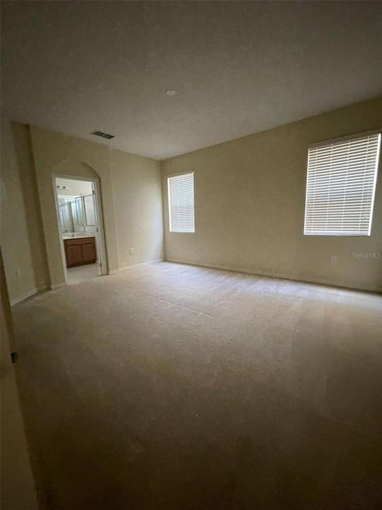 En Renta: $2,745 (3 camas, 2 baños, 2111 Pies cuadrados)