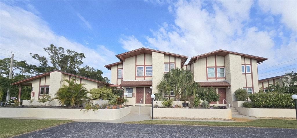 For Rent: $2,750 (2 beds, 2 baths, 1228 Square Feet)