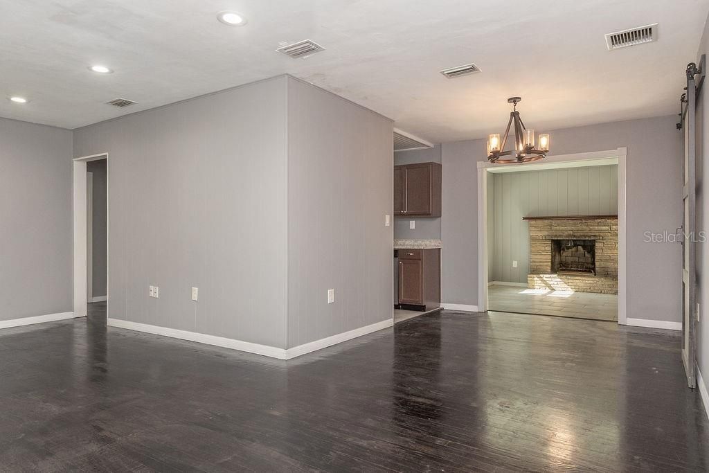 出租: $1,750 (2 贝兹, 1 浴室, 1104 平方英尺)