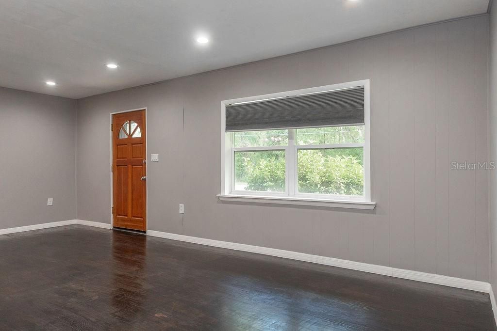 出租: $1,750 (2 贝兹, 1 浴室, 1104 平方英尺)