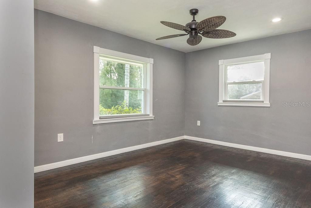 出租: $1,750 (2 贝兹, 1 浴室, 1104 平方英尺)