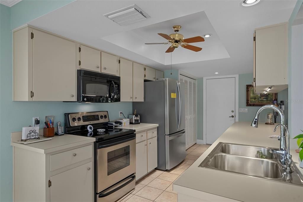 For Rent: $3,400 (2 beds, 2 baths, 1426 Square Feet)