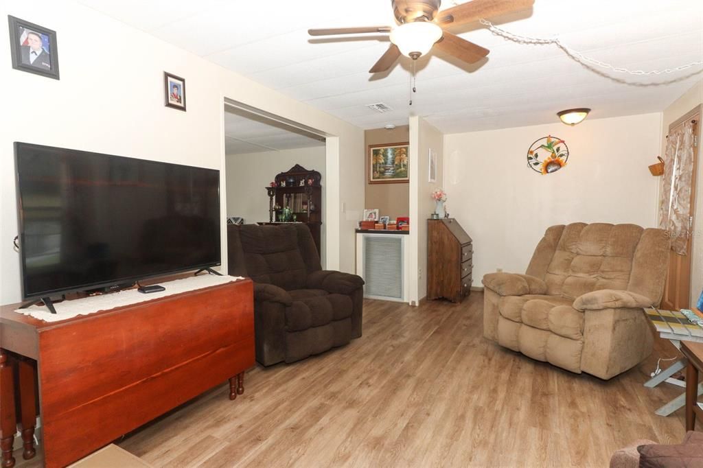 待售: $93,500 (3 贝兹, 2 浴室, 1536 平方英尺)