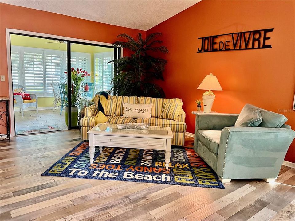 For Sale: $277,000 (2 beds, 2 baths, 1090 Square Feet)