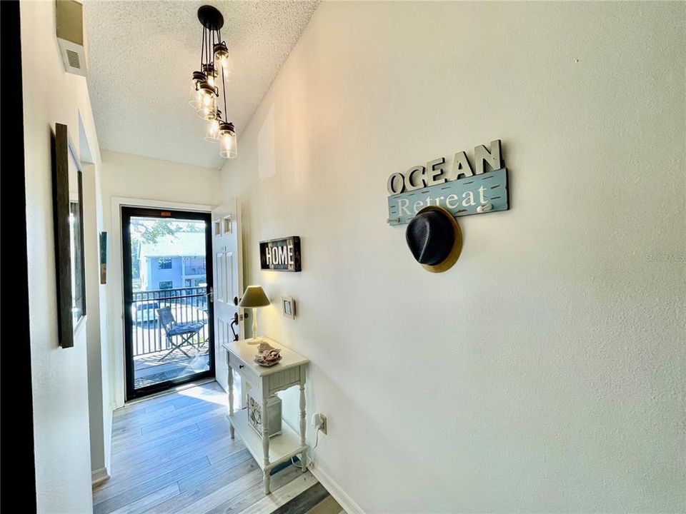 For Sale: $277,000 (2 beds, 2 baths, 1090 Square Feet)