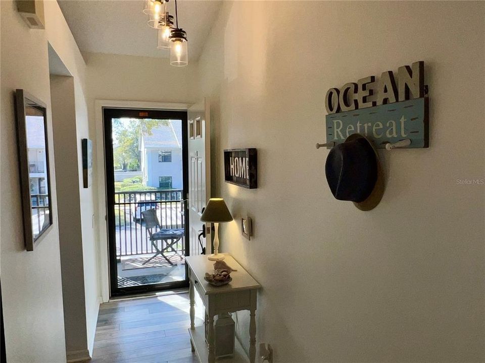 For Sale: $277,000 (2 beds, 2 baths, 1090 Square Feet)