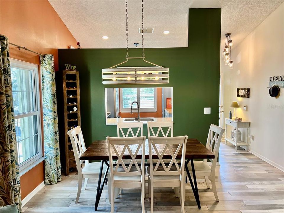 For Sale: $277,000 (2 beds, 2 baths, 1090 Square Feet)