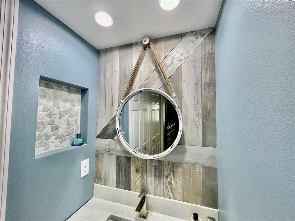 For Sale: $277,000 (2 beds, 2 baths, 1090 Square Feet)