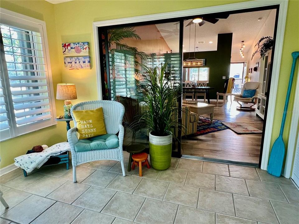 For Sale: $277,000 (2 beds, 2 baths, 1090 Square Feet)