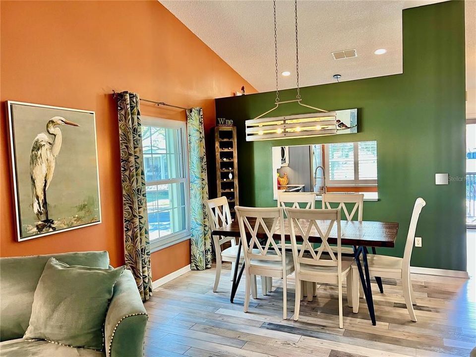 For Sale: $277,000 (2 beds, 2 baths, 1090 Square Feet)