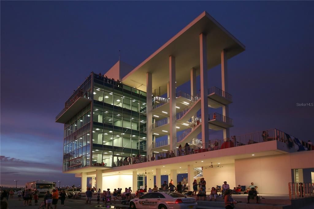 Active With Contract: $412,000 (3 beds, 2 baths, 1320 Square Feet)