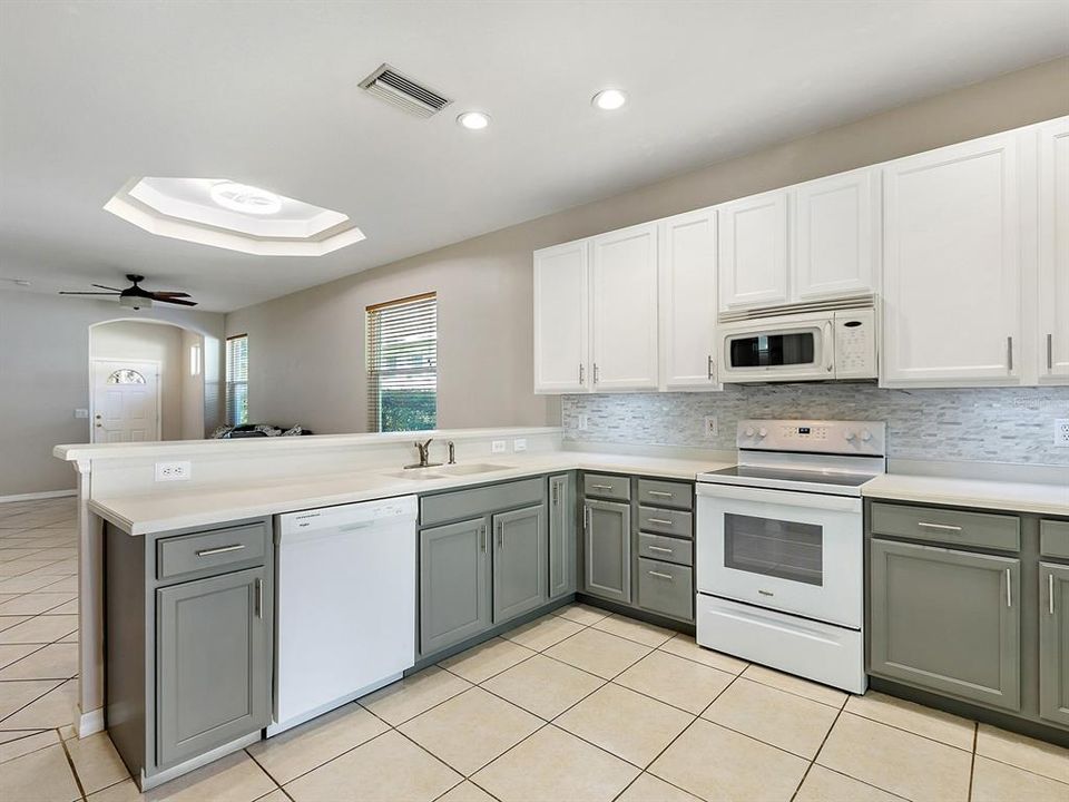 Active With Contract: $412,000 (3 beds, 2 baths, 1320 Square Feet)