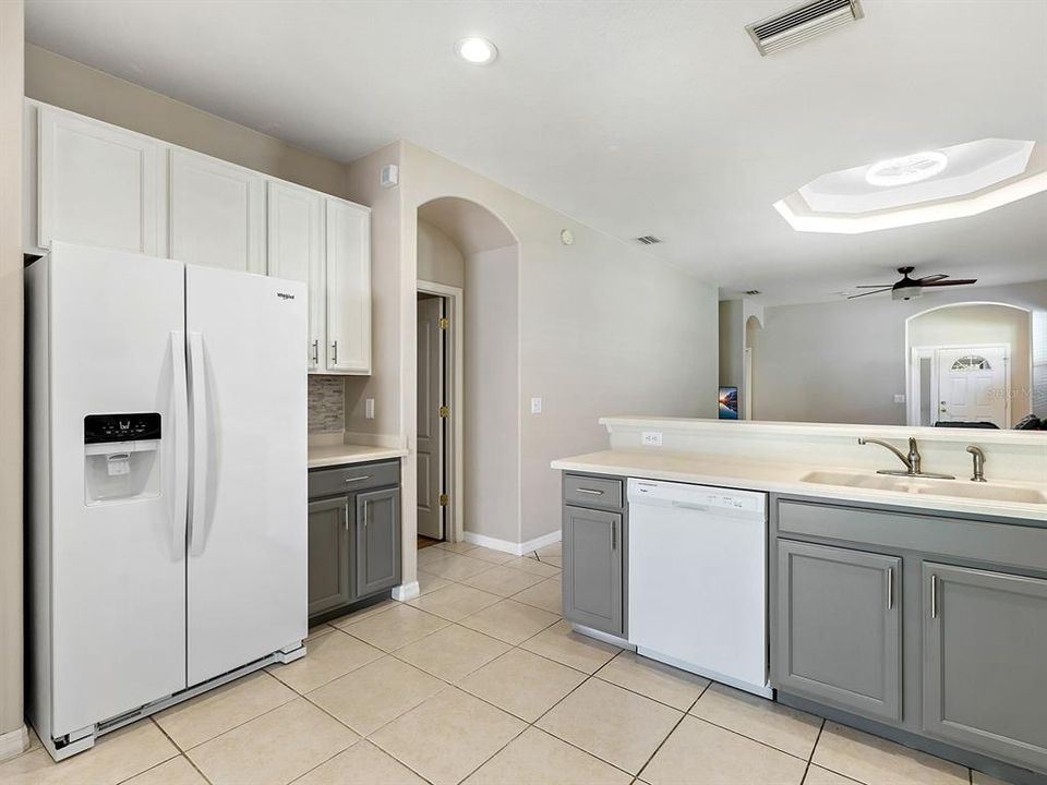 Active With Contract: $412,000 (3 beds, 2 baths, 1320 Square Feet)