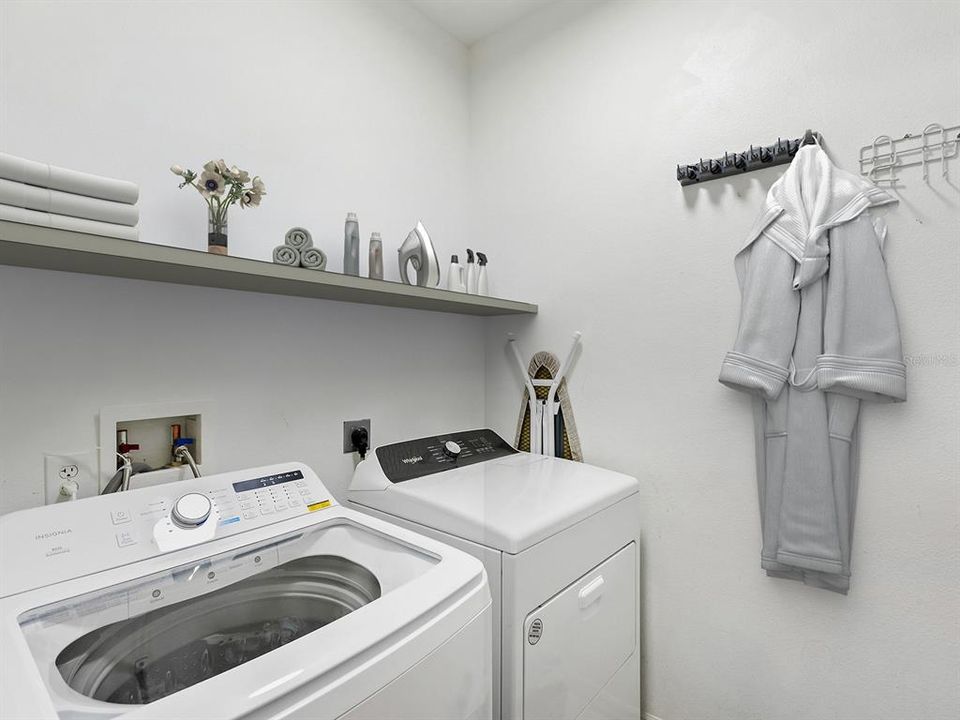 Active With Contract: $412,000 (3 beds, 2 baths, 1320 Square Feet)