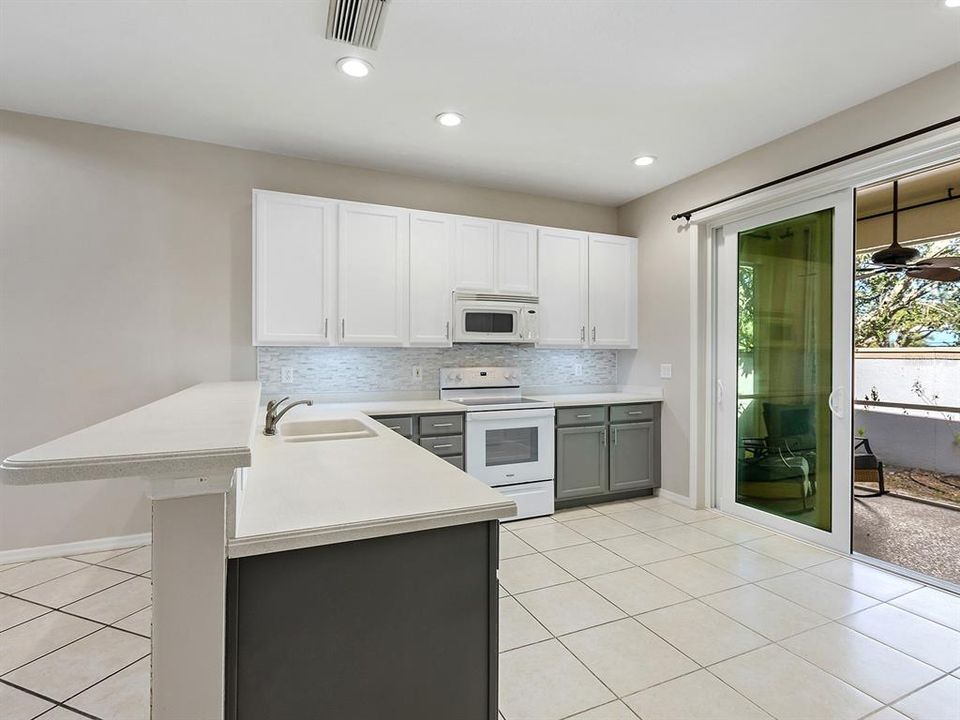 Active With Contract: $412,000 (3 beds, 2 baths, 1320 Square Feet)