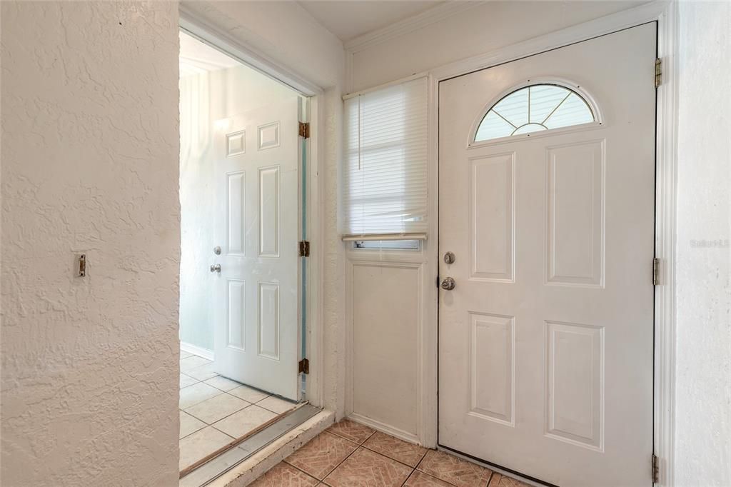 待售: $115,000 (2 贝兹, 1 浴室, 975 平方英尺)